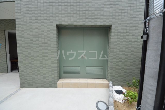 18/25 エントランス