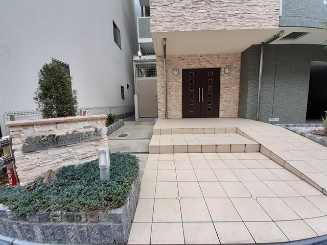 19/26 エントランス