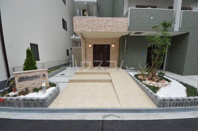 19/25 エントランス