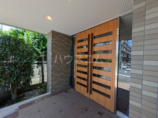 25/26 エントランス