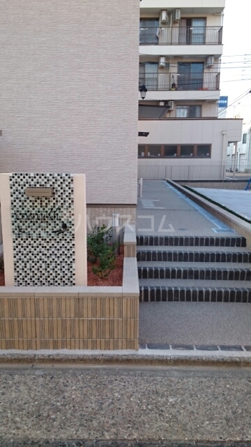 13/22 エントランス