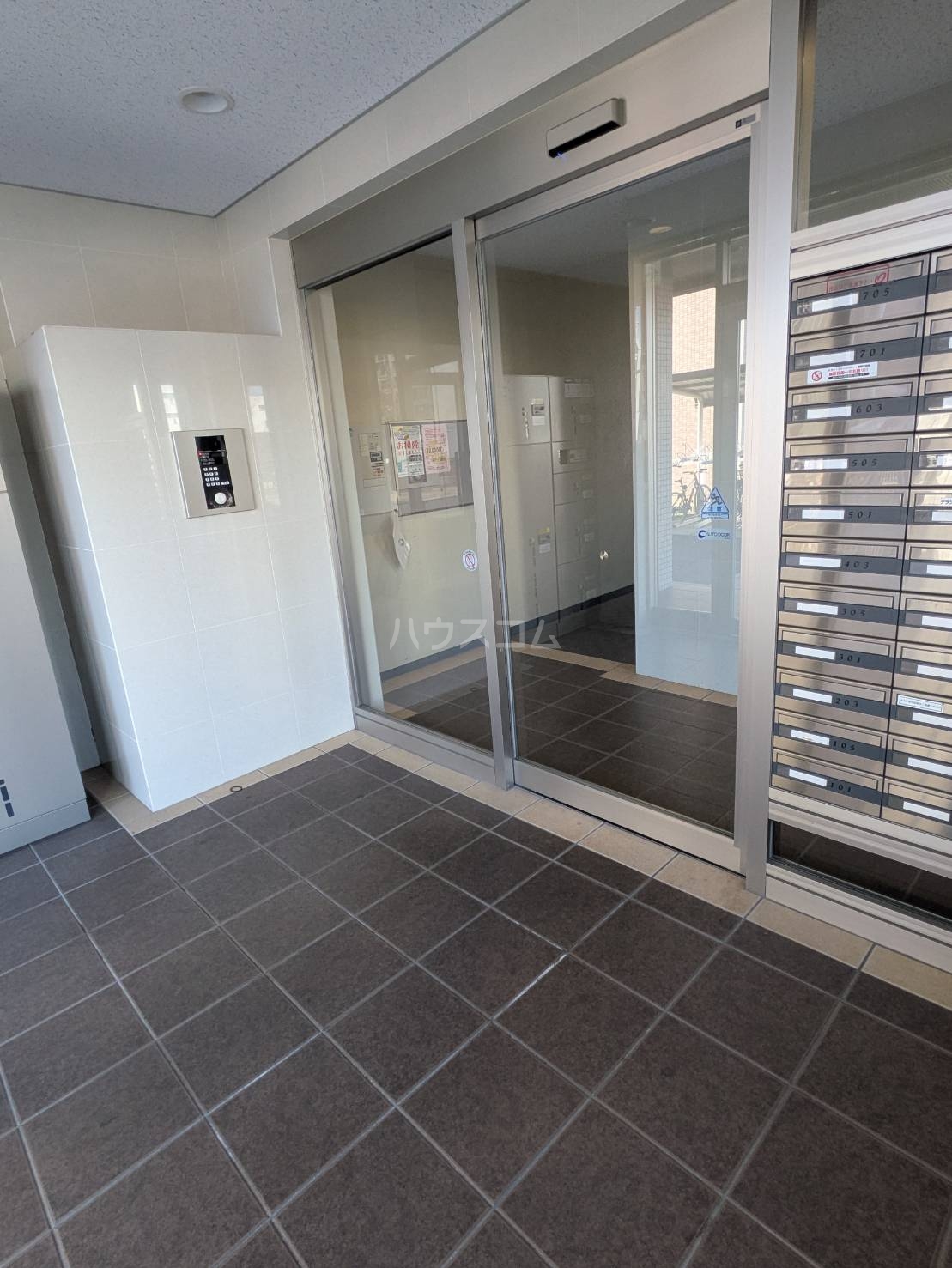 26/30 エントランス