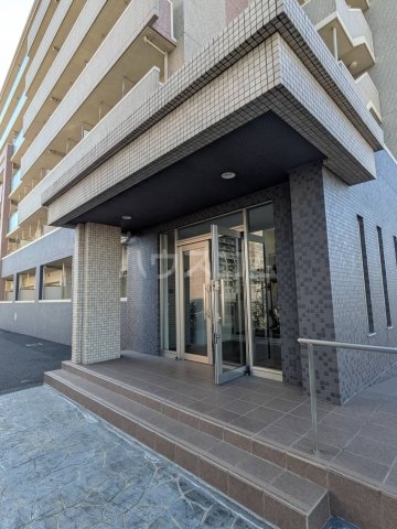 27/30 エントランス