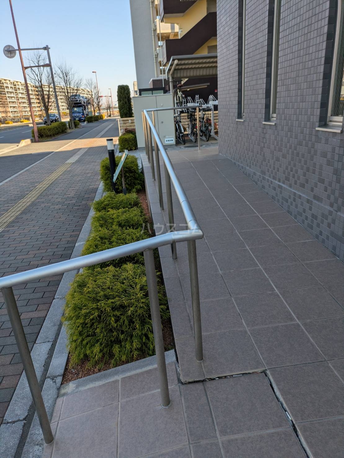 28/30 エントランス