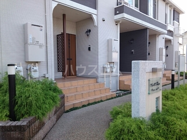 21/30 エントランス