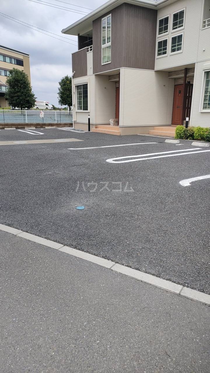 27/30 駐車場