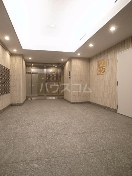 17/23 エントランス