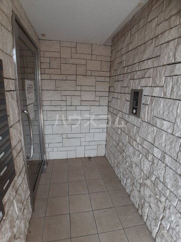 28/30 エントランス