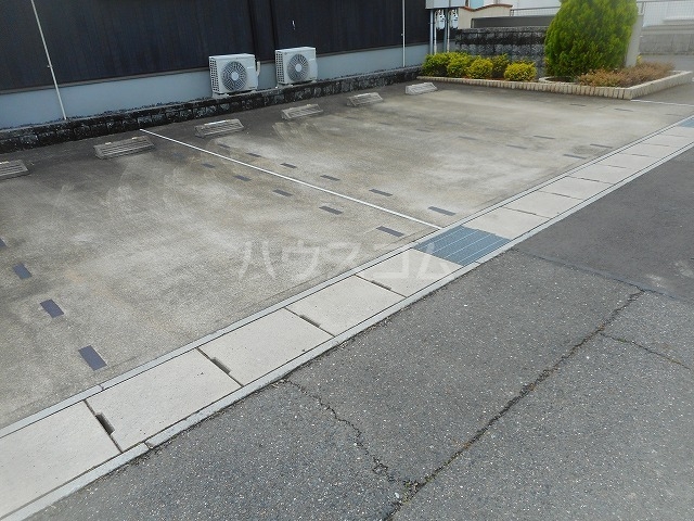 17/25 駐車場