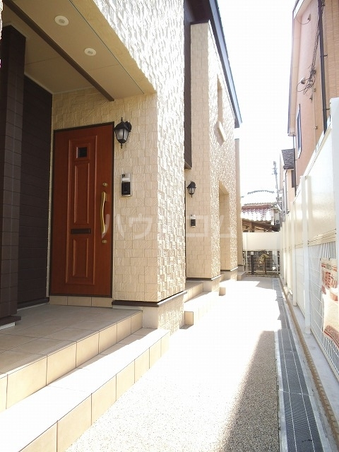 13/22 エントランス