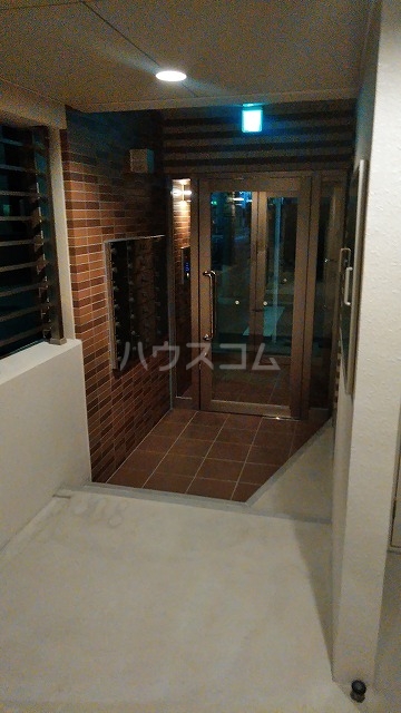 19/25 エントランス