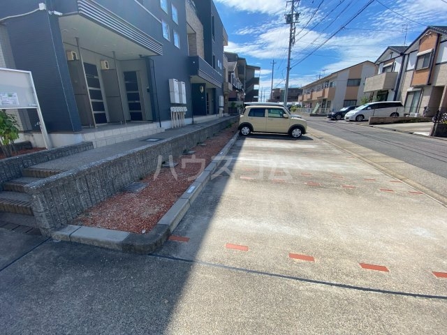 22/28 駐車場