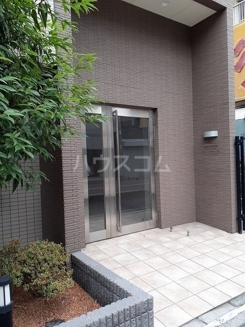 28/30 エントランス