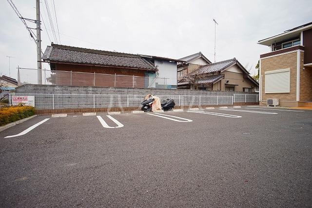 27/30 駐車場