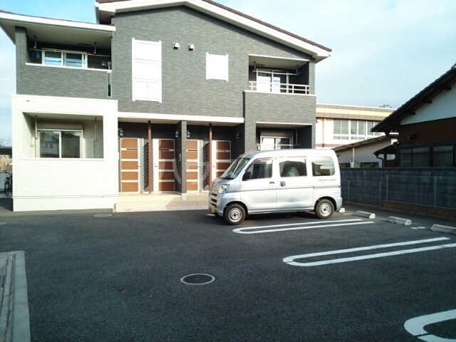 23/26 駐車場