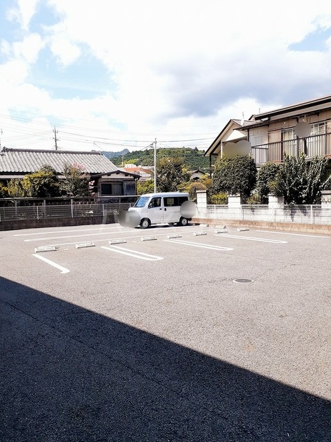 27/30 駐車場