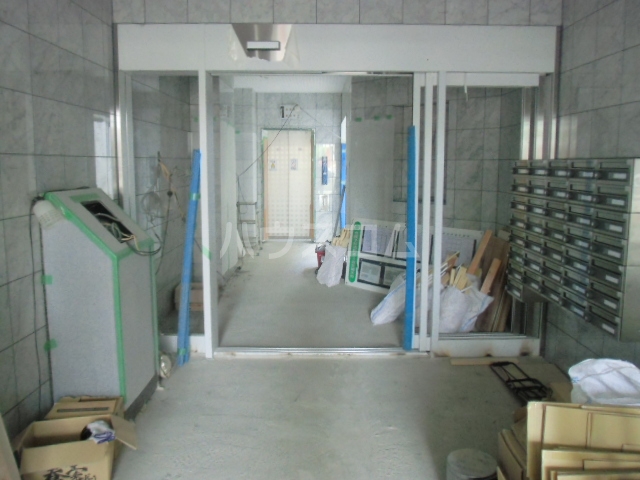 28/30 エントランス