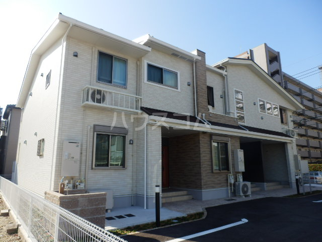 22/27 エントランス