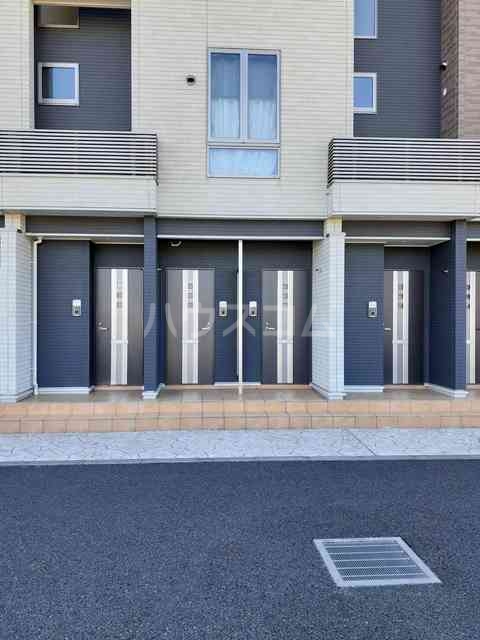 16/23 エントランス