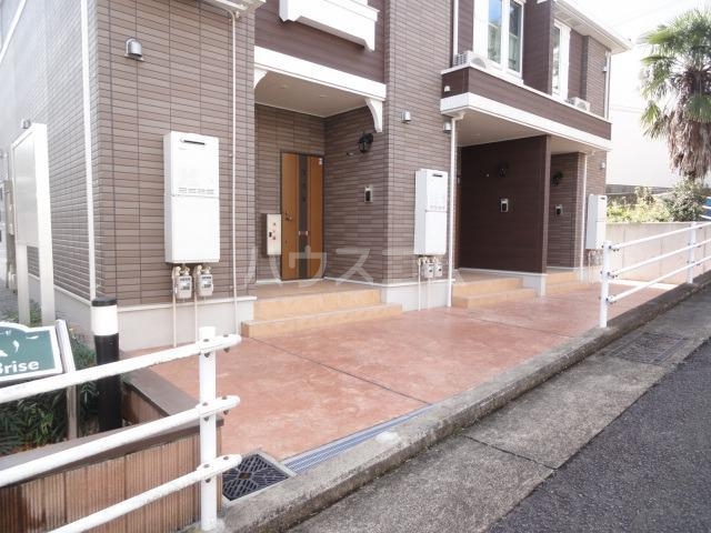 16/23 エントランス