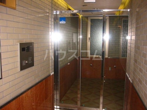 22/25 エントランス