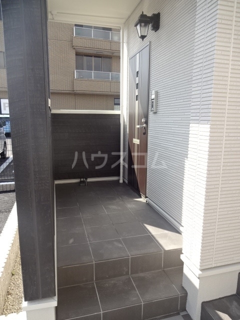 26/30 エントランス