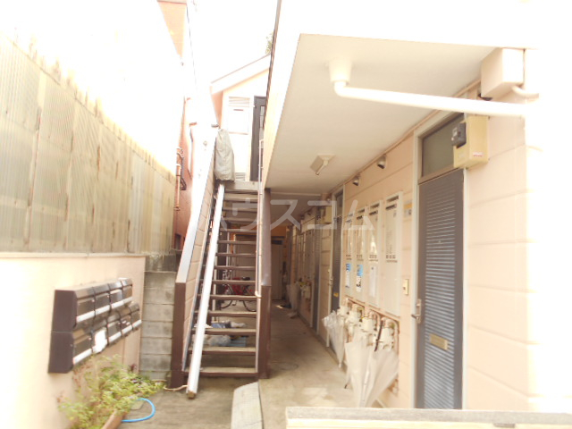 2/4 エントランス