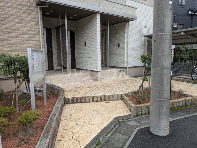 20/30 エントランス
