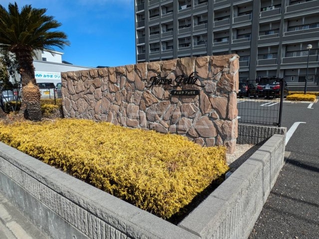 23/30 エントランス