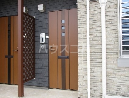 18/25 エントランス