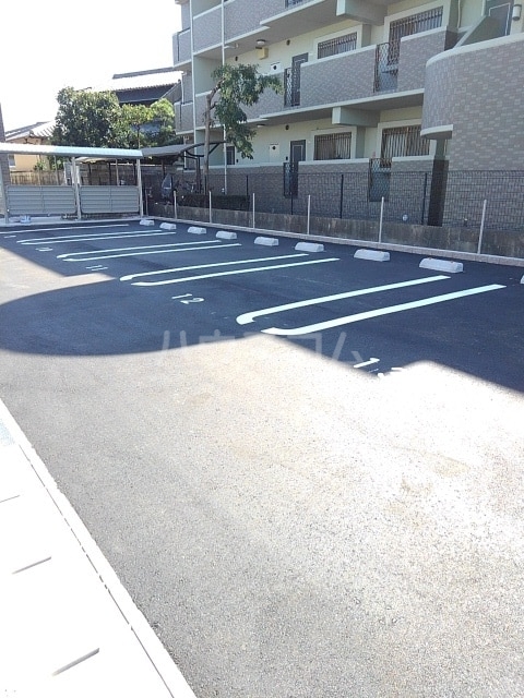 2/5 駐車場