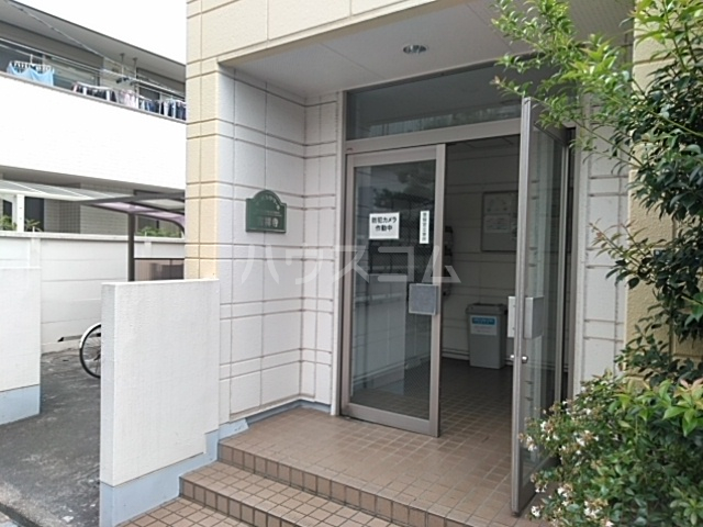 28/30 エントランス