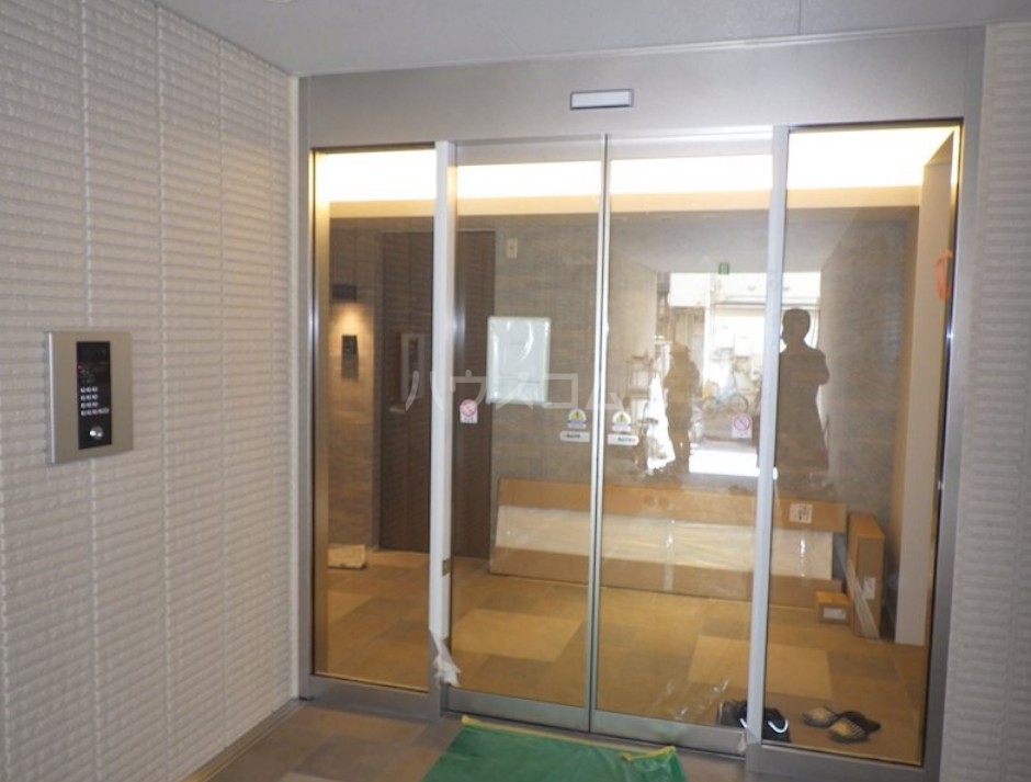 21/22 エントランス