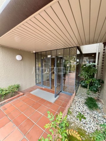 20/29 エントランス