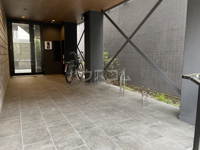 18/25 エントランス