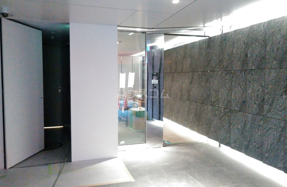 2/5 エントランス