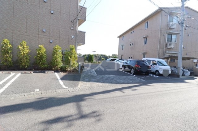 18/21 駐車場