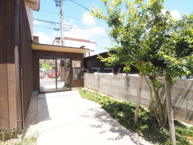 24/30 エントランス