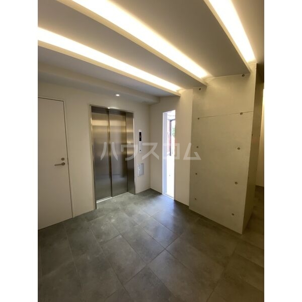 17/23 エントランス