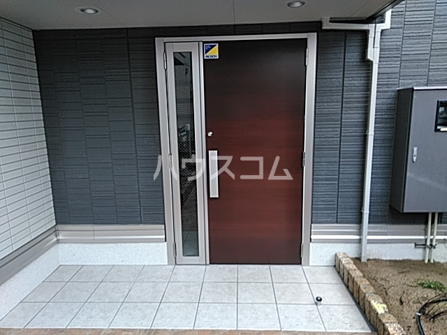 22/26 エントランス