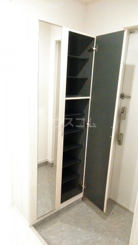 27/30 エントランス