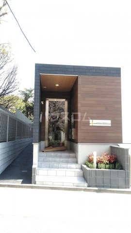 24/30 エントランス