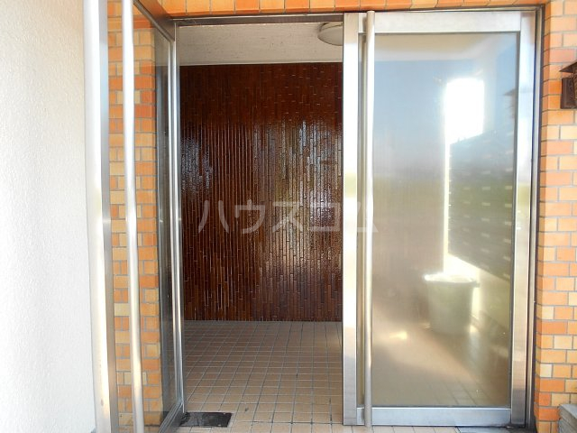 21/25 エントランス