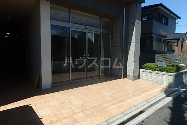 18/26 エントランス