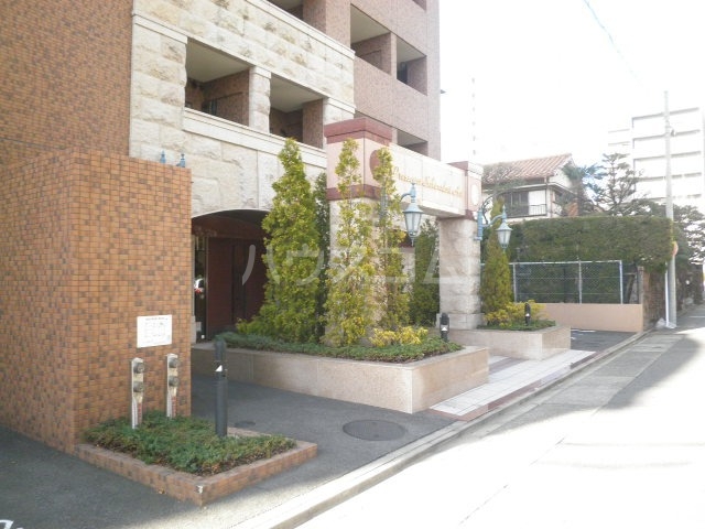 18/25 エントランス