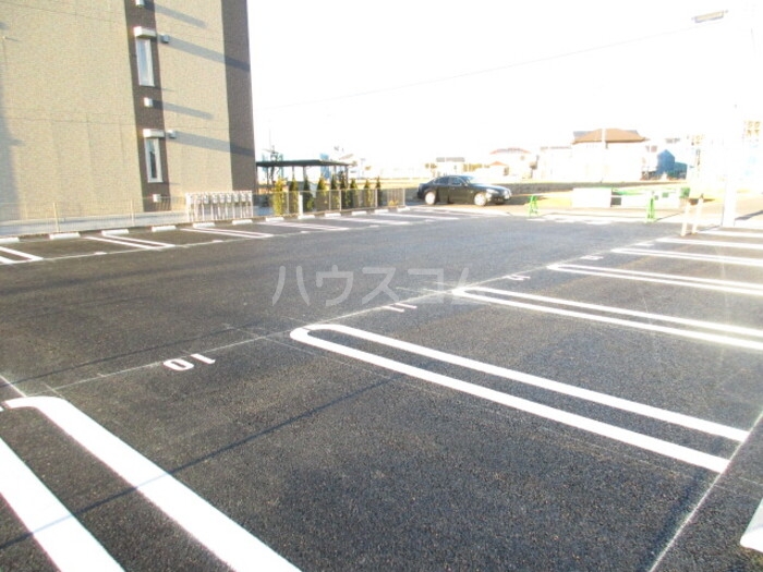 18/23 駐車場