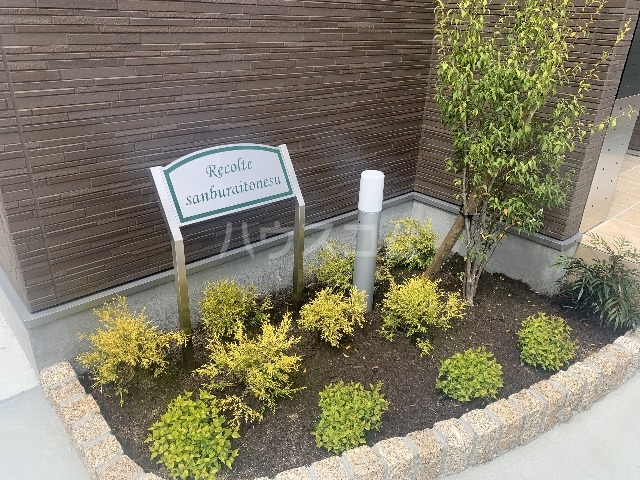 28/30 エントランス