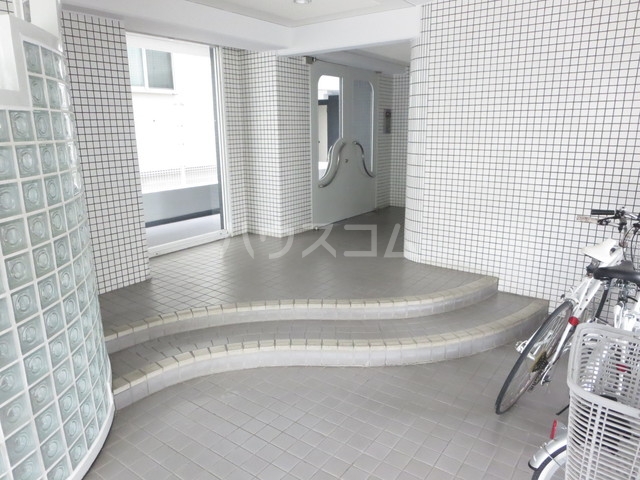 22/25 エントランス