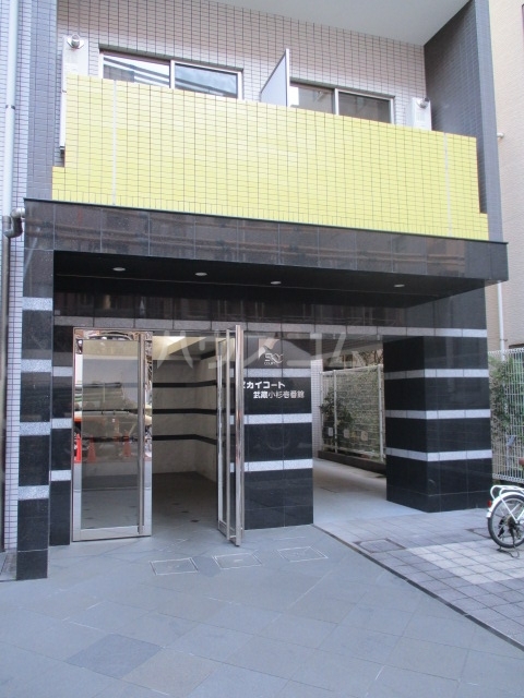 21/25 エントランス