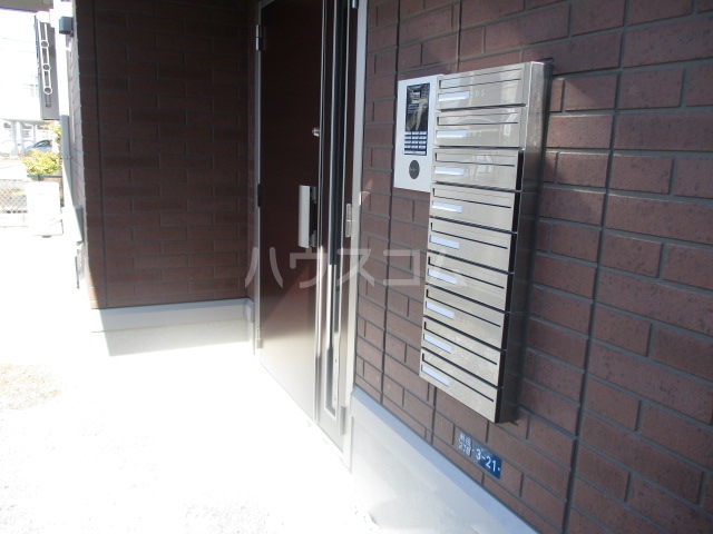 27/30 エントランス